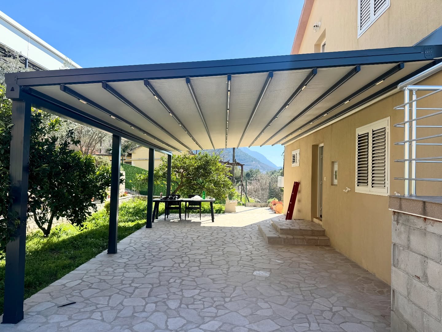 Freestanding pergola awning in garden terrace setting — anthracite aluminum posts, Turkey factory export